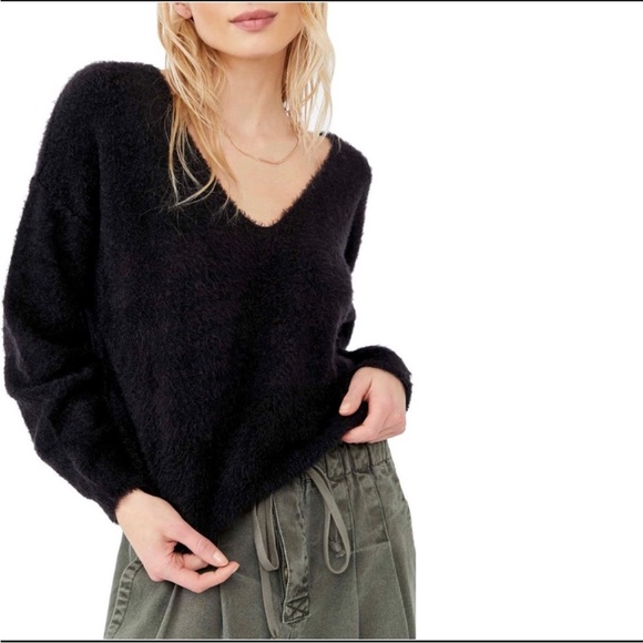 NWT Free People Princess Soft Fuzzy Slouchy Oversized V Neck Sweater in Black M - Picture 1 of 10